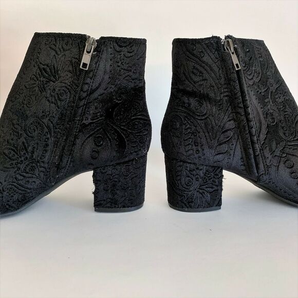 Zigi Soho Black Paisley Velvet Booties Womens Sz 8.5 Nydia Embossed Ankle Boots - Picture 2 of 10